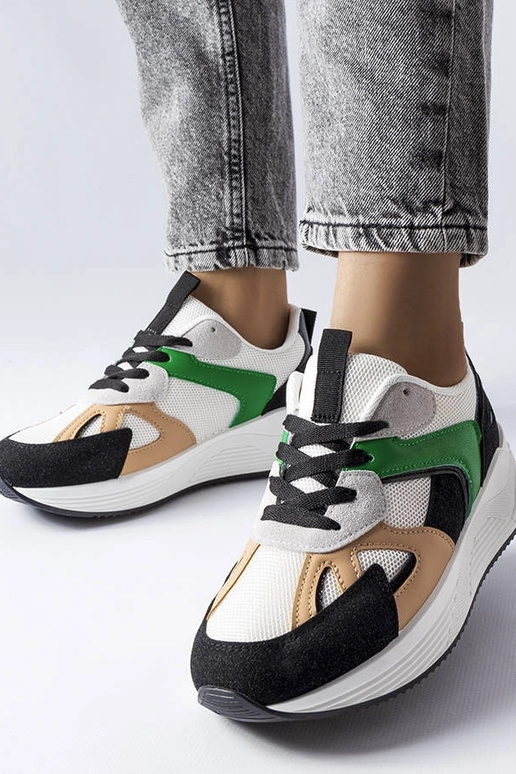 Čierne športové topánky z rôznych... Čierne športové topánky z rôznych...