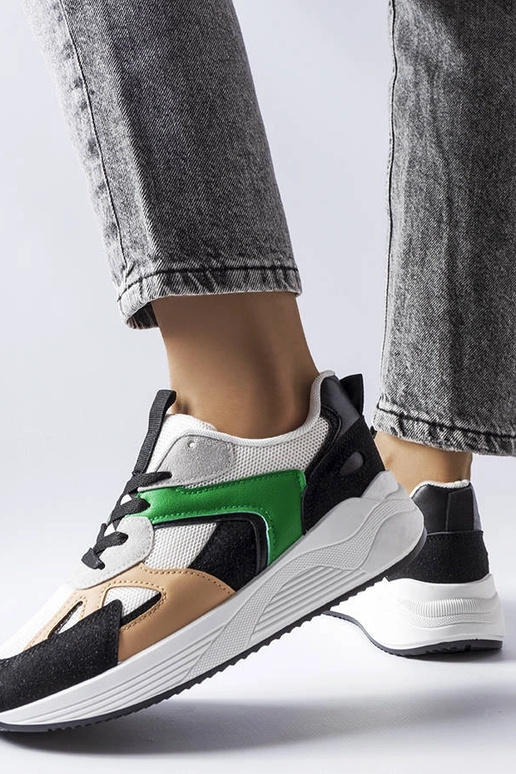 Čierne športové topánky z rôznych... Čierne športové topánky z rôznych...