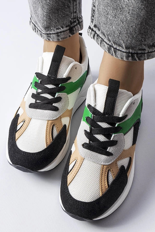 Čierne športové topánky z rôznych... Čierne športové topánky z rôznych...