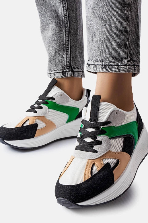 Čierne športové topánky z rôznych... Čierne športové topánky z rôznych...