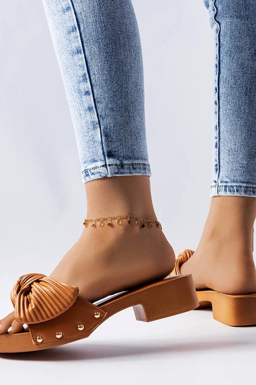 Hnedé mulice na nízkom opätku značky...