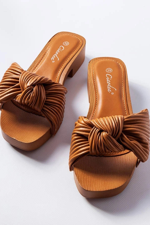 Hnedé mulice na nízkom opätku značky...