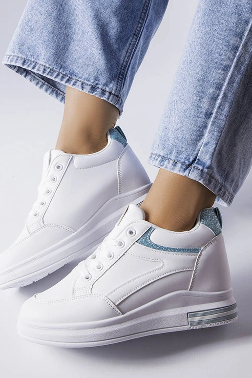 Biele športové topánky s lesklými... Biele športové topánky s lesklými...