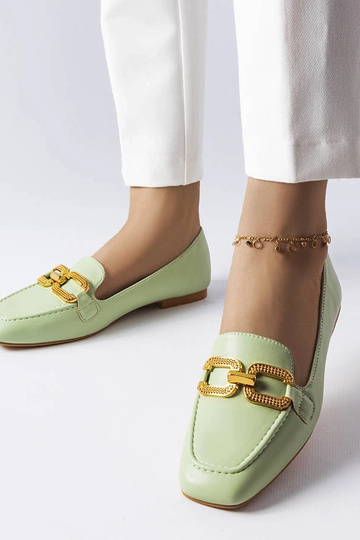 Zelené mokasíny s Rousseau...