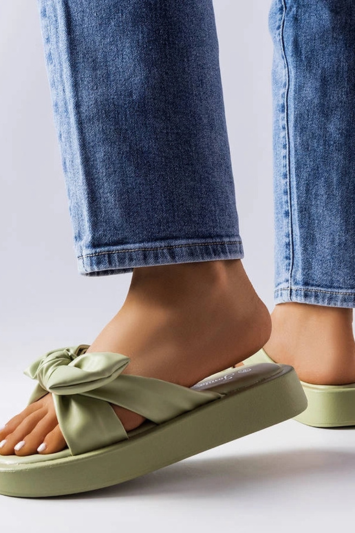 Zelené šľapky na platforme s mašľou...