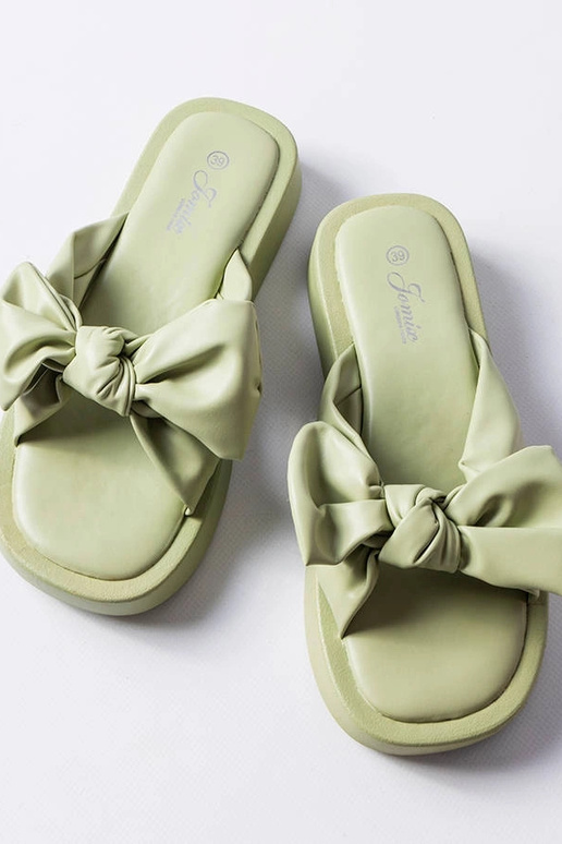 Zelené šľapky na platforme s mašľou...