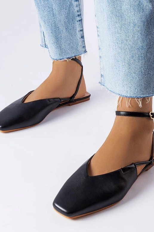 Čierne sandále s uzavretou špičkou...