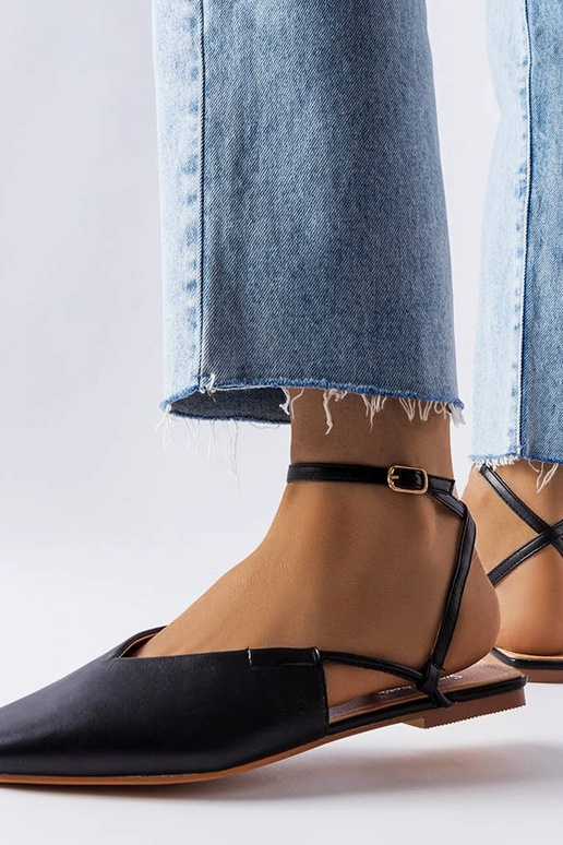 Čierne sandále s uzavretou špičkou...