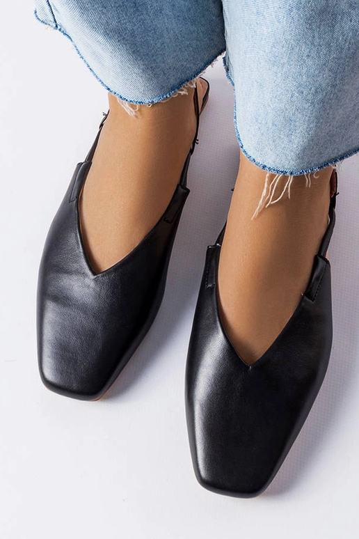 Čierne sandále s uzavretou špičkou...