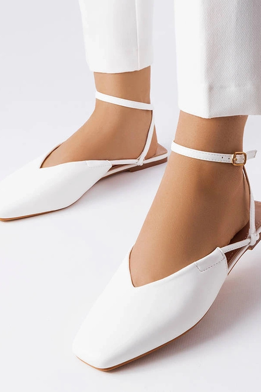 Biele sandále s uzavretou špičkou Jehova