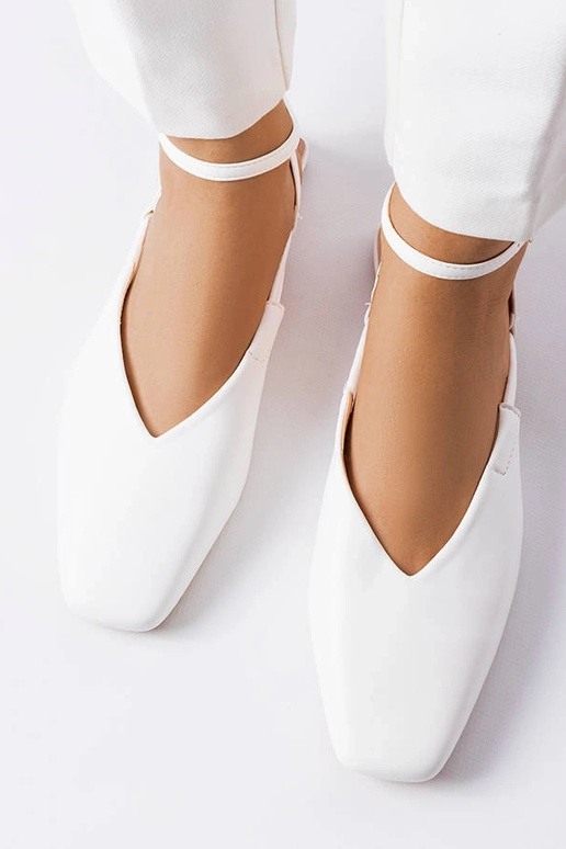 Biele sandále s uzavretou špičkou Jehova