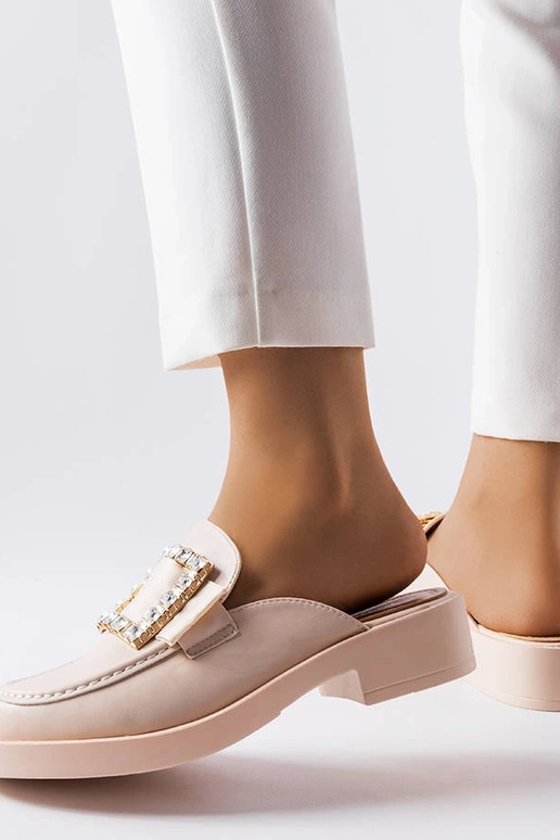 Béžové šľapky s uzavretou špičkou...