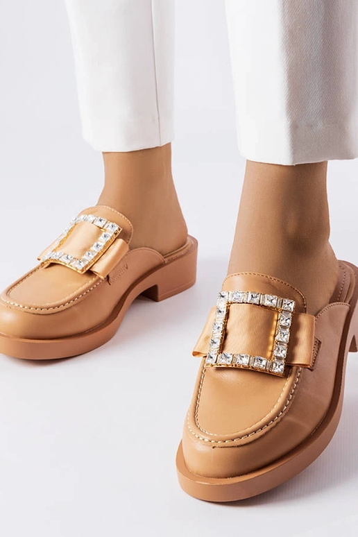 Hnedé šľapky s uzavretou špičkou...