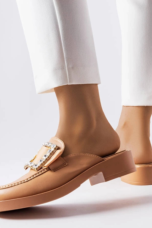 Hnedé šľapky s uzavretou špičkou...