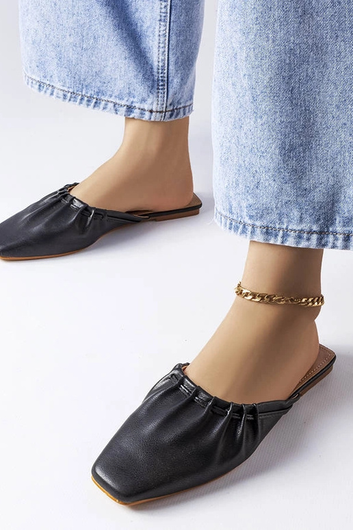 Čierne nariasené palice Aasiaat