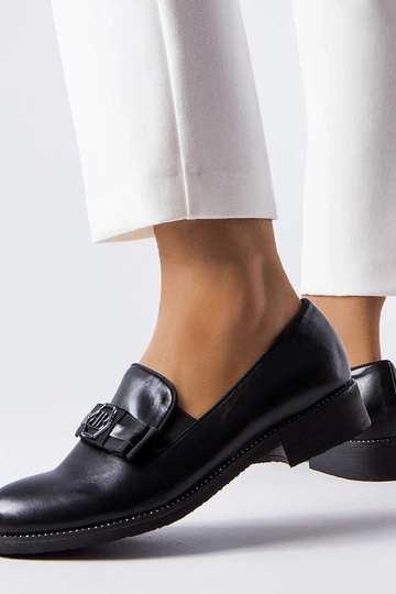 Čierne dekoratívne mokasíny... 2