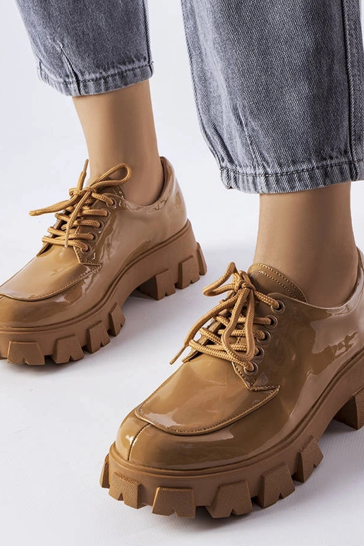 Hnedé lakované poltopánky, „Beccadelli"