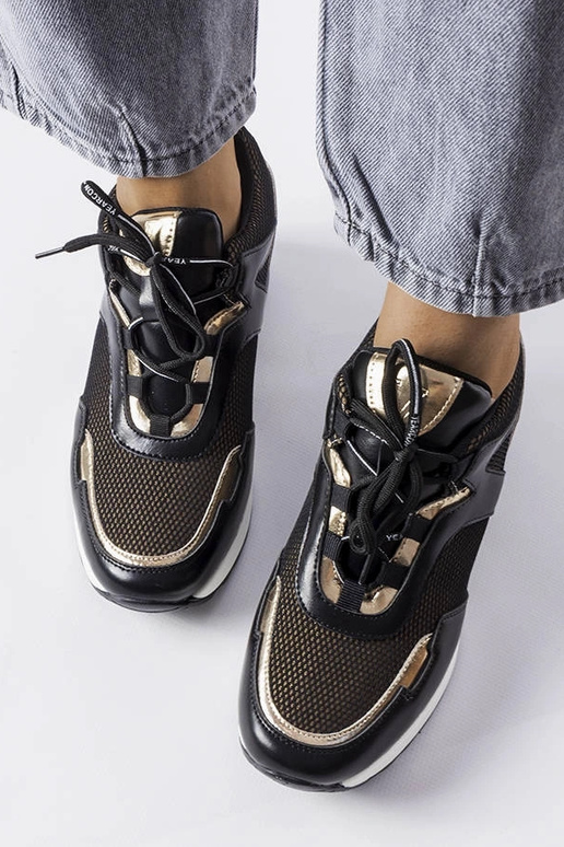 Čierne-zlaté športové topánky na...