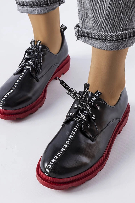 Čierne poltopánky s kontrastnou...