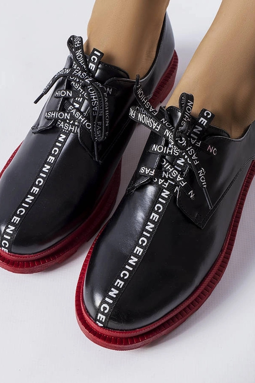 Čierne poltopánky s kontrastnou...