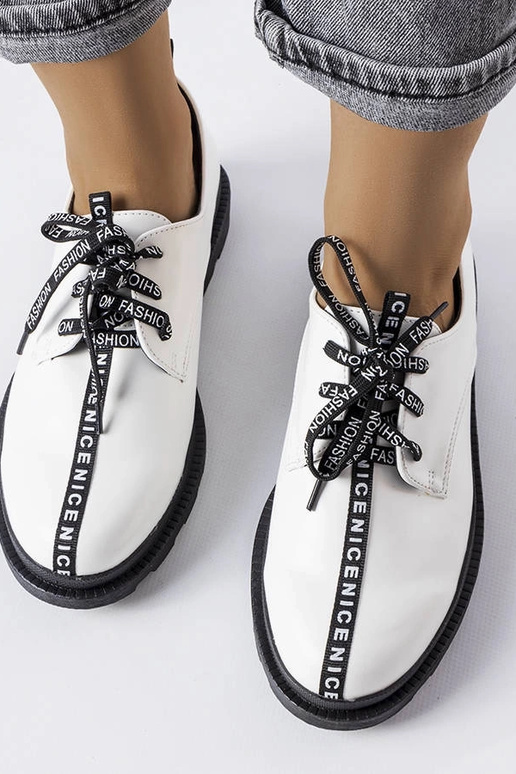 Biele poltopánky s kontrastnou...