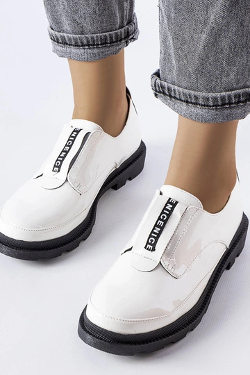 Biele lakované topánky Legget