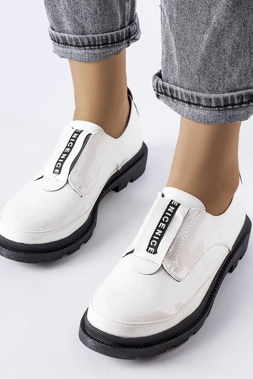 Biele lakované topánky Legget