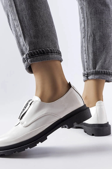 Biele lakované topánky Legget 2