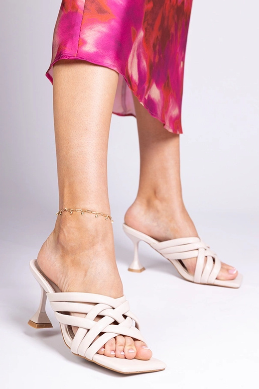 Béžové elegantné šľapky na opätku,...