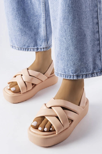 Ružové sandále na platforme...