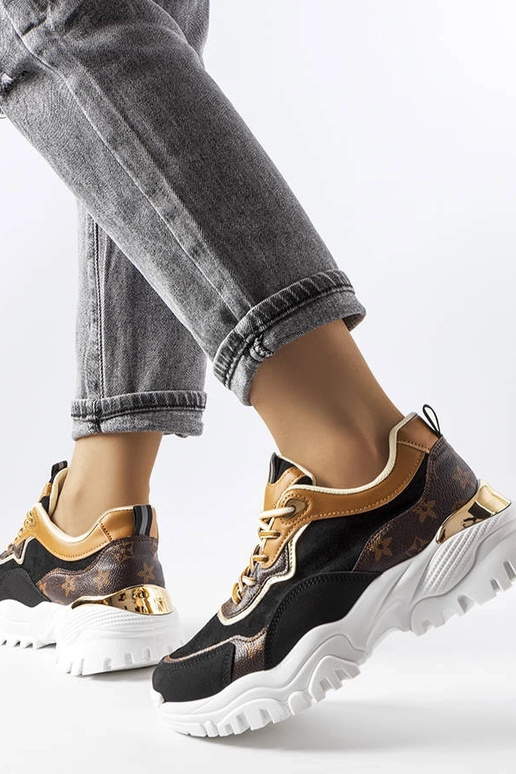 Čierne tenisky s nepravidelnou...