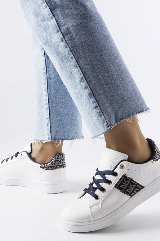 Biele tenisky so zdobeným zvrškom...