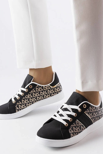 Čierne tenisky zdobené...