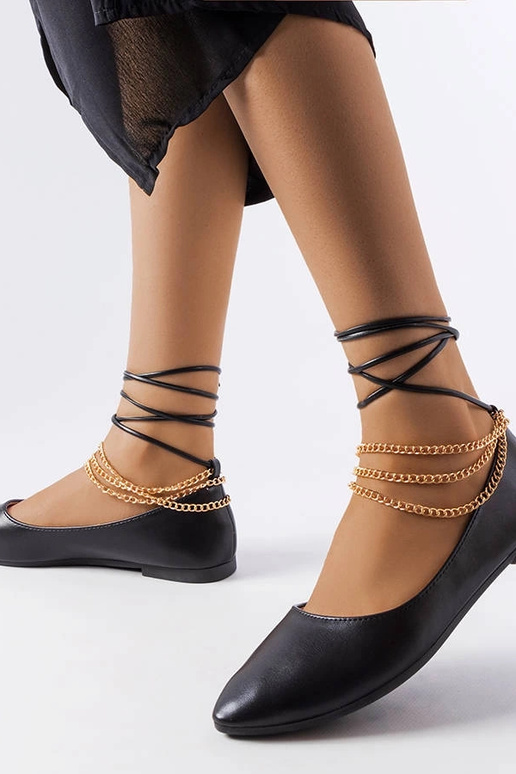 Čierne balerínky s ozdobným zapínaním...