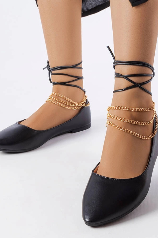 Čierne balerínky s ozdobným zapínaním...