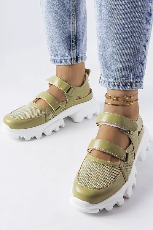 Zelené tenisky s masívnou podrážkou...