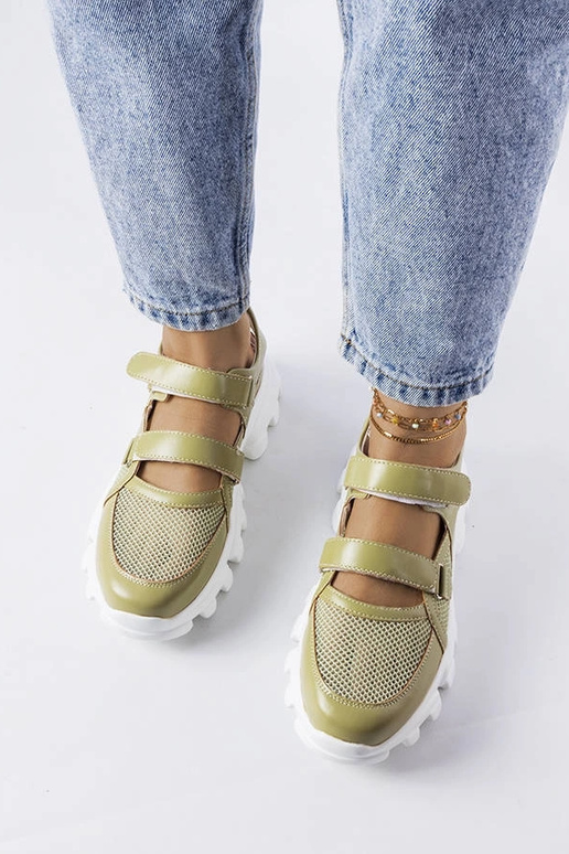 Zelené tenisky s masívnou podrážkou...