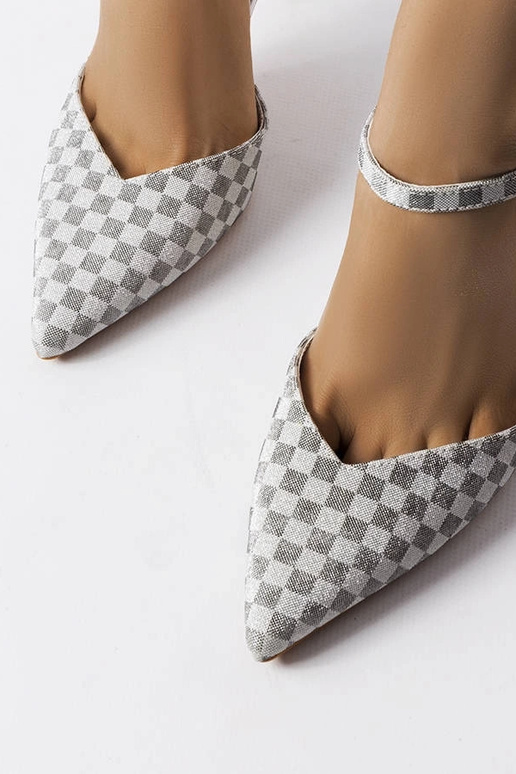 Sivé lesklé lodičky v šachovnicovom...