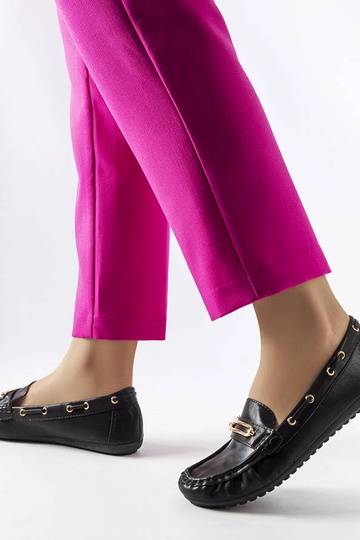 Čierne mokasíny zdobené... 2