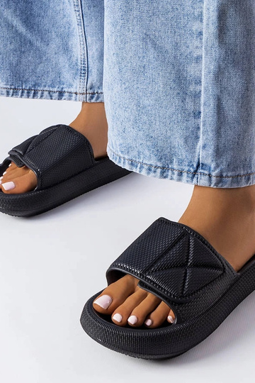 Čierne dámske šľapky s...