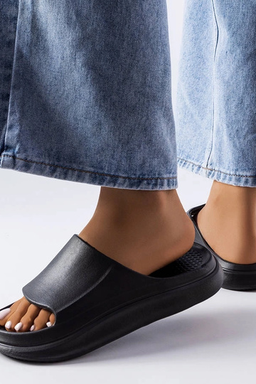 Čierne gumené žabky Labrecque 2