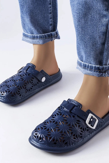 Námornícka modrá... 2