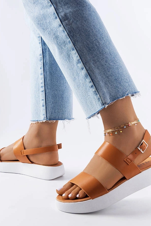 Hnedé sandále na platforme Isaac