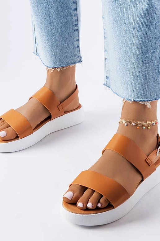 Hnedé sandále na platforme Isaac