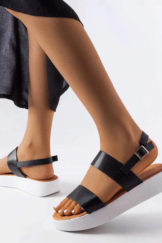 Čierne sandále na platforme Isaac