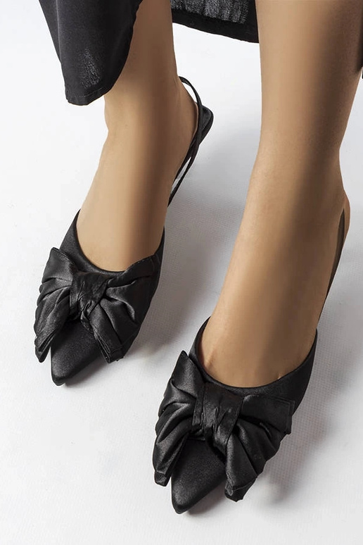 Čierne lodičky s mašľou, „Burlington"