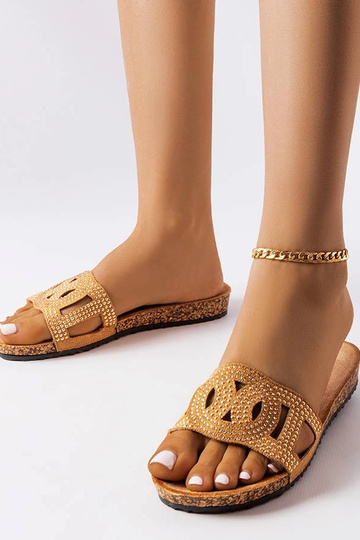 Béžové šľapky zdobené...