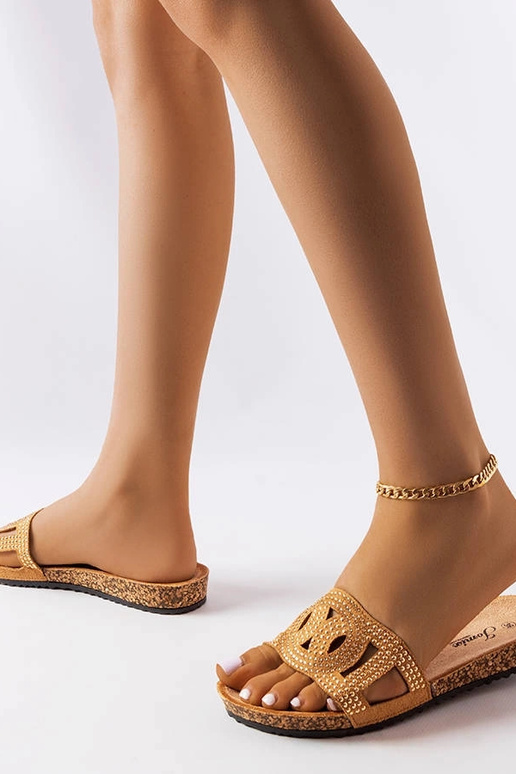 Béžové šľapky zdobené kamienkami Lagacé