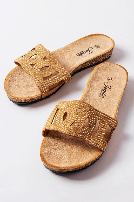 Béžové šľapky zdobené kamienkami Lagacé