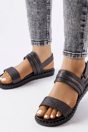 Čierne lesklé sandále... 2